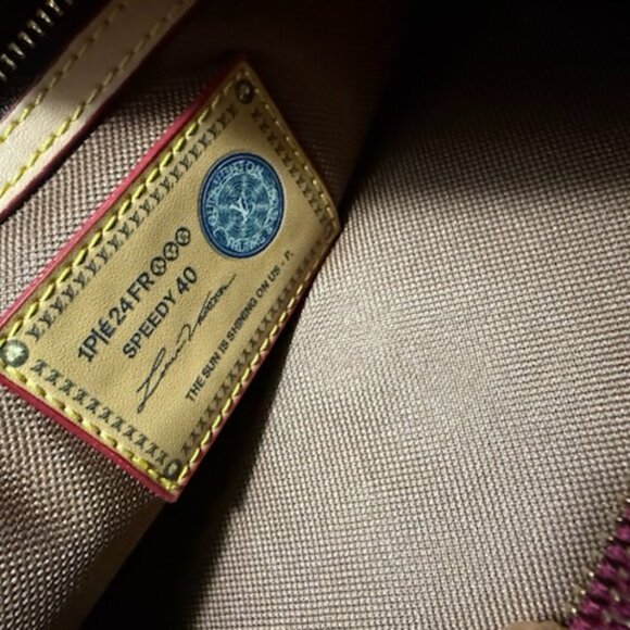 Stunning Brand New Fashion Weekender Duffle with POUCH!!! - Picture 4 of 7